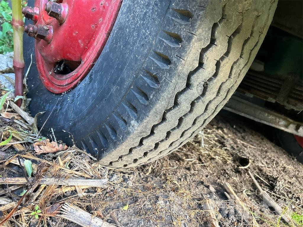 Platós teherautó VOLVO L 475 Reparationsobjekt: 6 kép. Platós teherautó VOLVO L 475 Reparationsobjekt: 6 kép.
