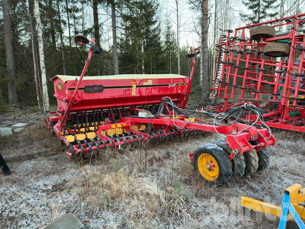Väderstad Super Rapid 400 C - Szemenkénti vetőgép: 3 kép. Väderstad Super Rapid 400 C - Szemenkénti vetőgép: 3 kép.