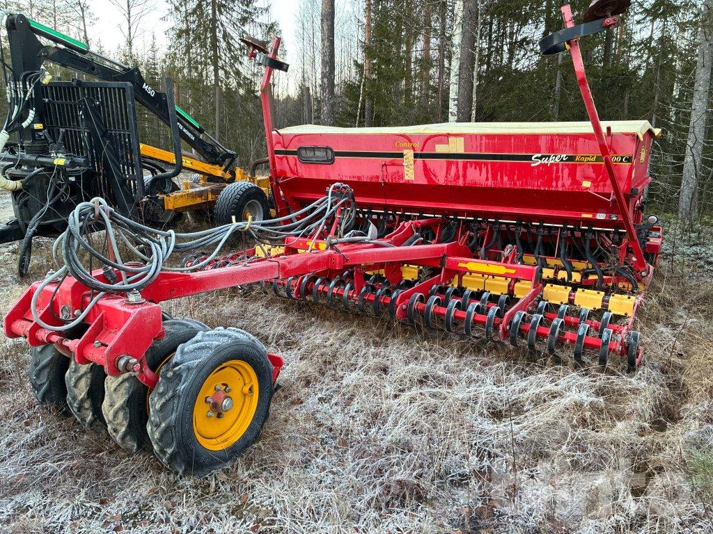 Väderstad Super Rapid 400 C - Szemenkénti vetőgép: 1 kép. Väderstad Super Rapid 400 C - Szemenkénti vetőgép: 1 kép.