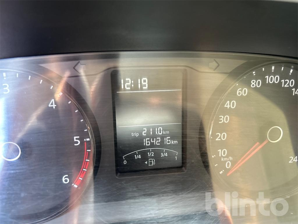 Volkswagen Bus T6 9 Sitzer (2015) - Minibusz, Kisbusz: 5 kép. Volkswagen Bus T6 9 Sitzer (2015) - Minibusz, Kisbusz: 5 kép.