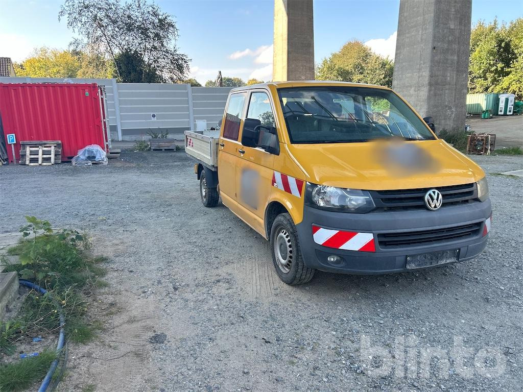Volkswagen T5 (2010) - Platós kisteherautó, Duplakabinos kisteherautó: 2 kép. Volkswagen T5 (2010) - Platós kisteherautó, Duplakabinos kisteherautó: 2 kép.