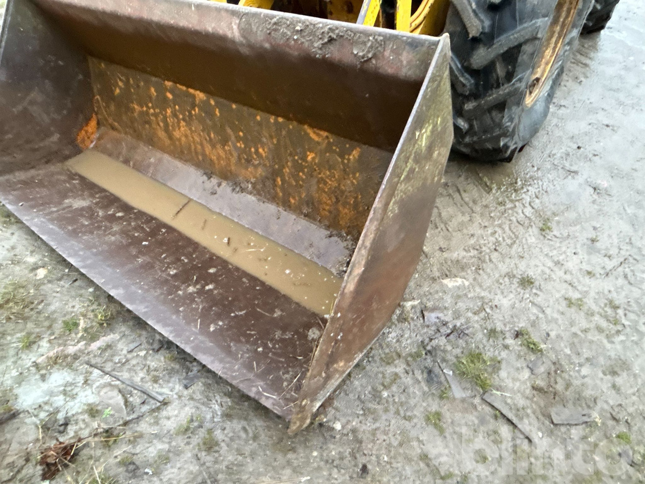 Gumikerekes homlokrakodó Volvo BM LM641: 12 kép.