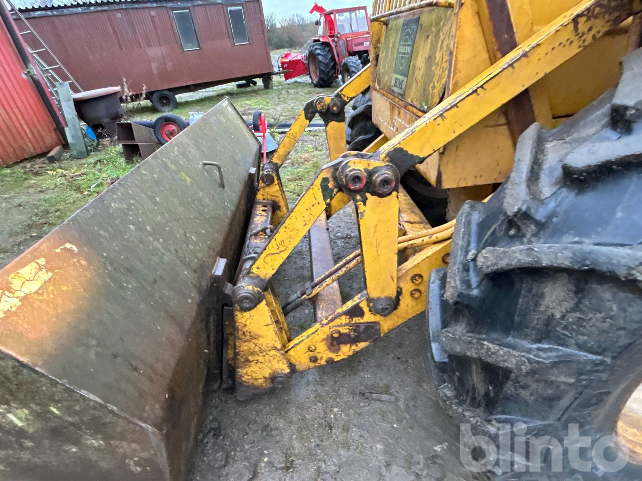 Gumikerekes homlokrakodó Volvo BM LM641: 43 kép.
