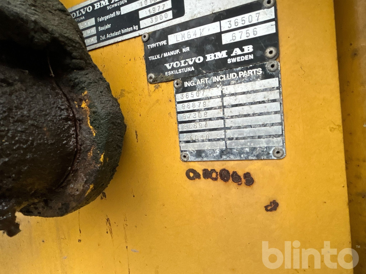 Gumikerekes homlokrakodó Volvo BM LM641: 25 kép.