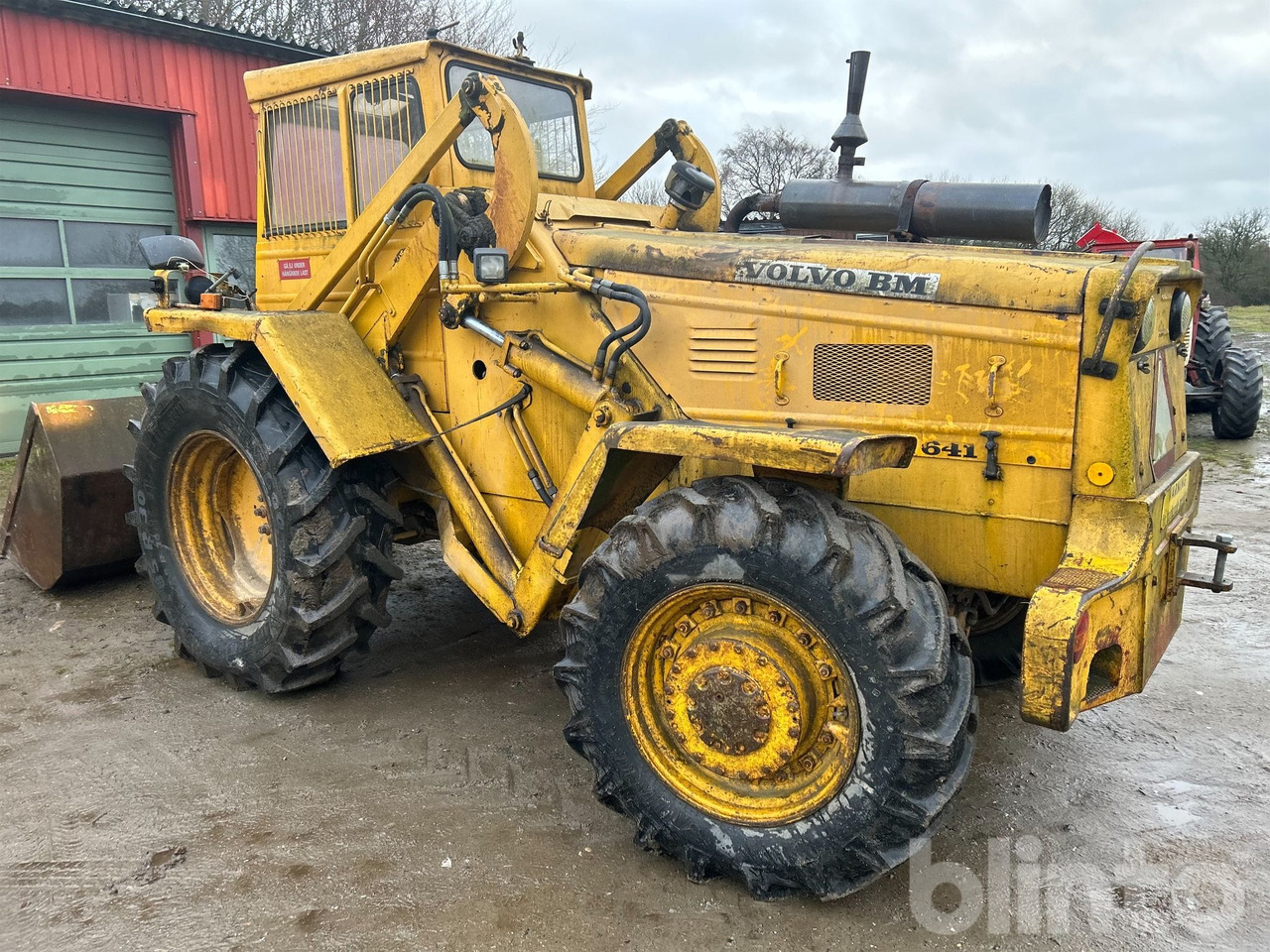 Gumikerekes homlokrakodó Volvo BM LM641: 7 kép.