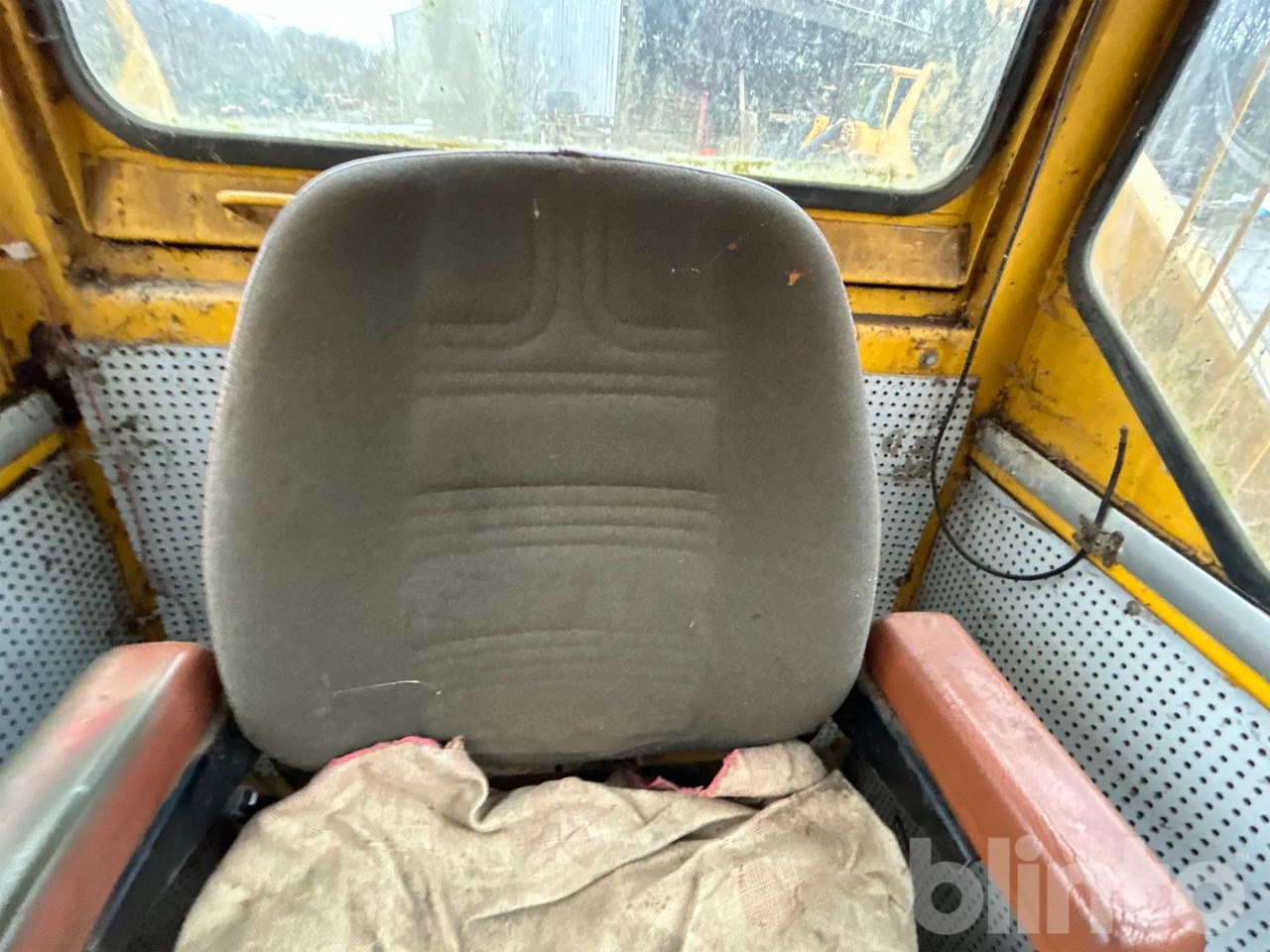 Gumikerekes homlokrakodó Volvo BM LM641: 50 kép.