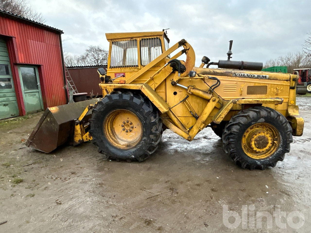 Gumikerekes homlokrakodó Volvo BM LM641: 8 kép.