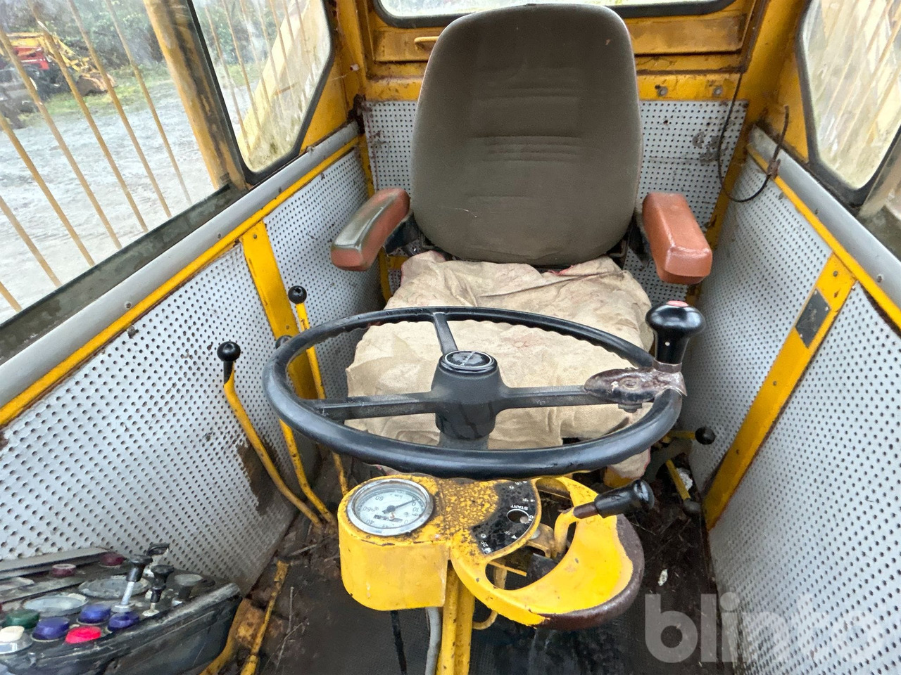 Gumikerekes homlokrakodó Volvo BM LM641: 49 kép.