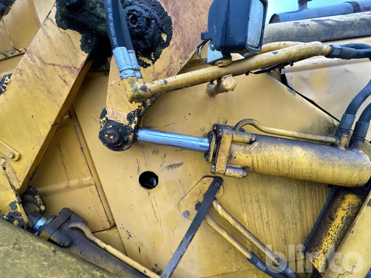 Gumikerekes homlokrakodó Volvo BM LM641: 39 kép.