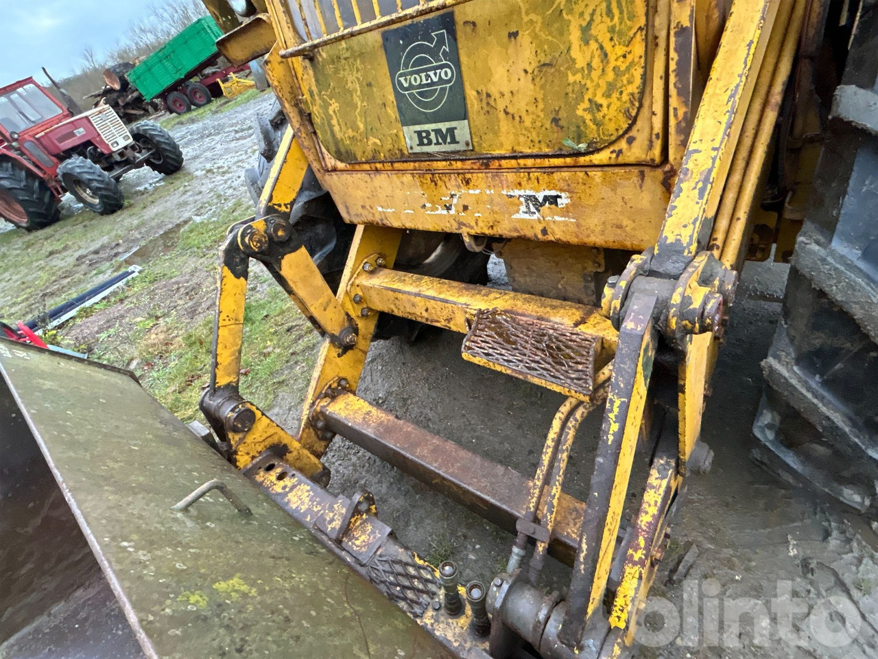 Gumikerekes homlokrakodó Volvo BM LM641: 45 kép.