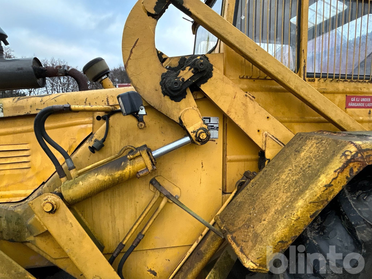 Gumikerekes homlokrakodó Volvo BM LM641: 22 kép.