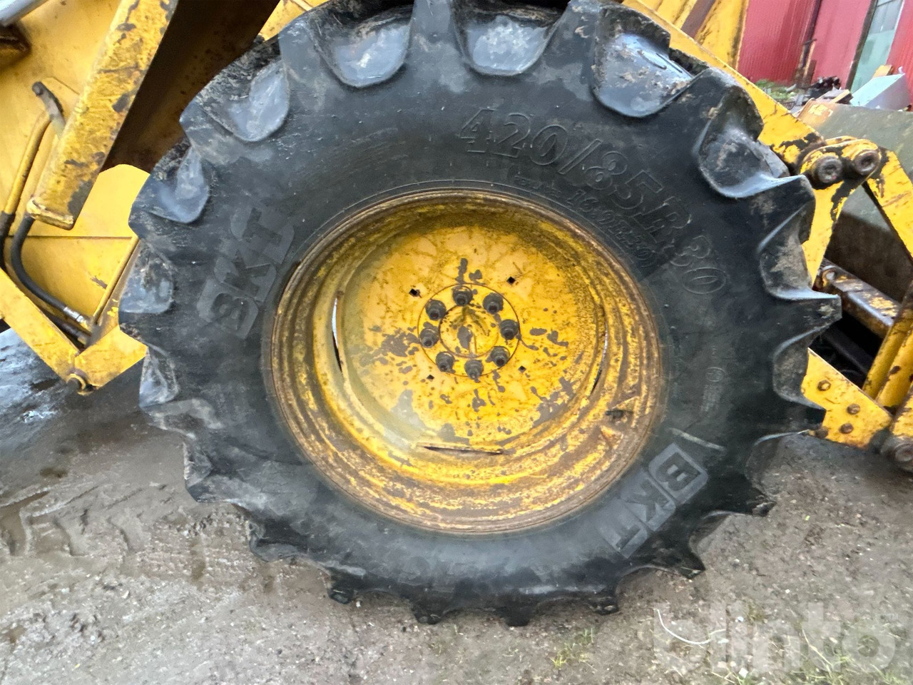 Gumikerekes homlokrakodó Volvo BM LM641: 20 kép.