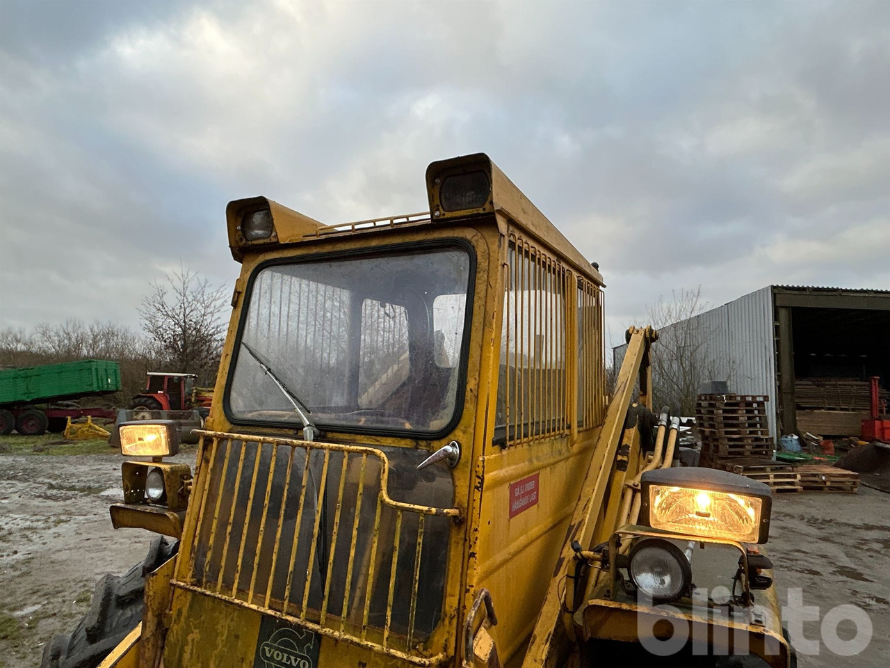 Gumikerekes homlokrakodó Volvo BM LM641: 9 kép.