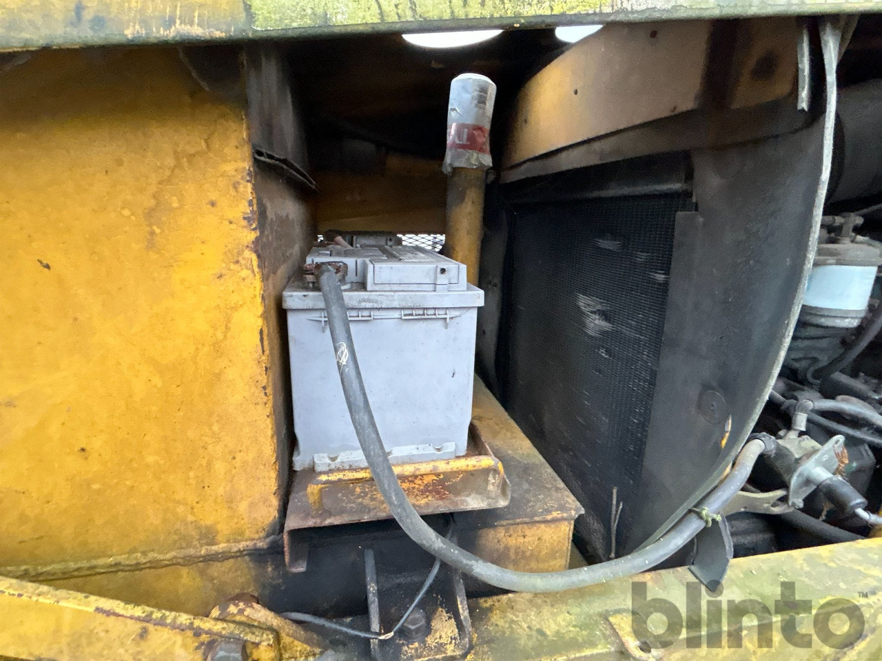 Gumikerekes homlokrakodó Volvo BM LM641: 30 kép.