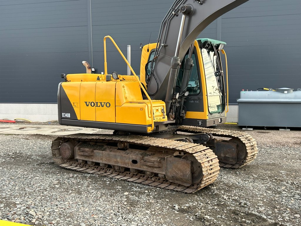 Volvo EC140BLC - Lánctalpas kotró: 4 kép. Volvo EC140BLC - Lánctalpas kotró: 4 kép.