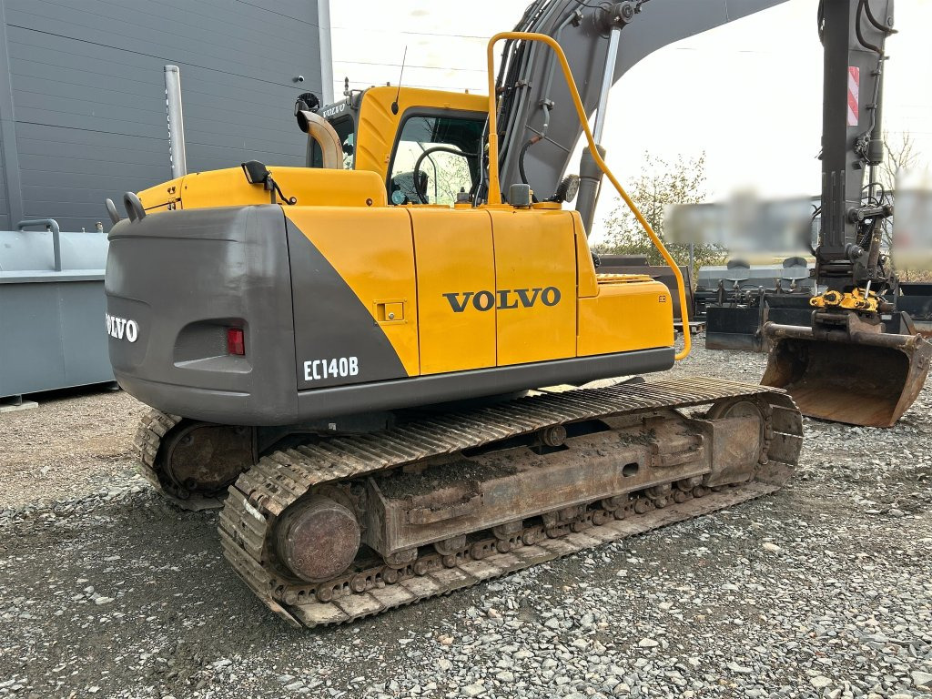 Volvo EC140BLC - Lánctalpas kotró: 5 kép. Volvo EC140BLC - Lánctalpas kotró: 5 kép.