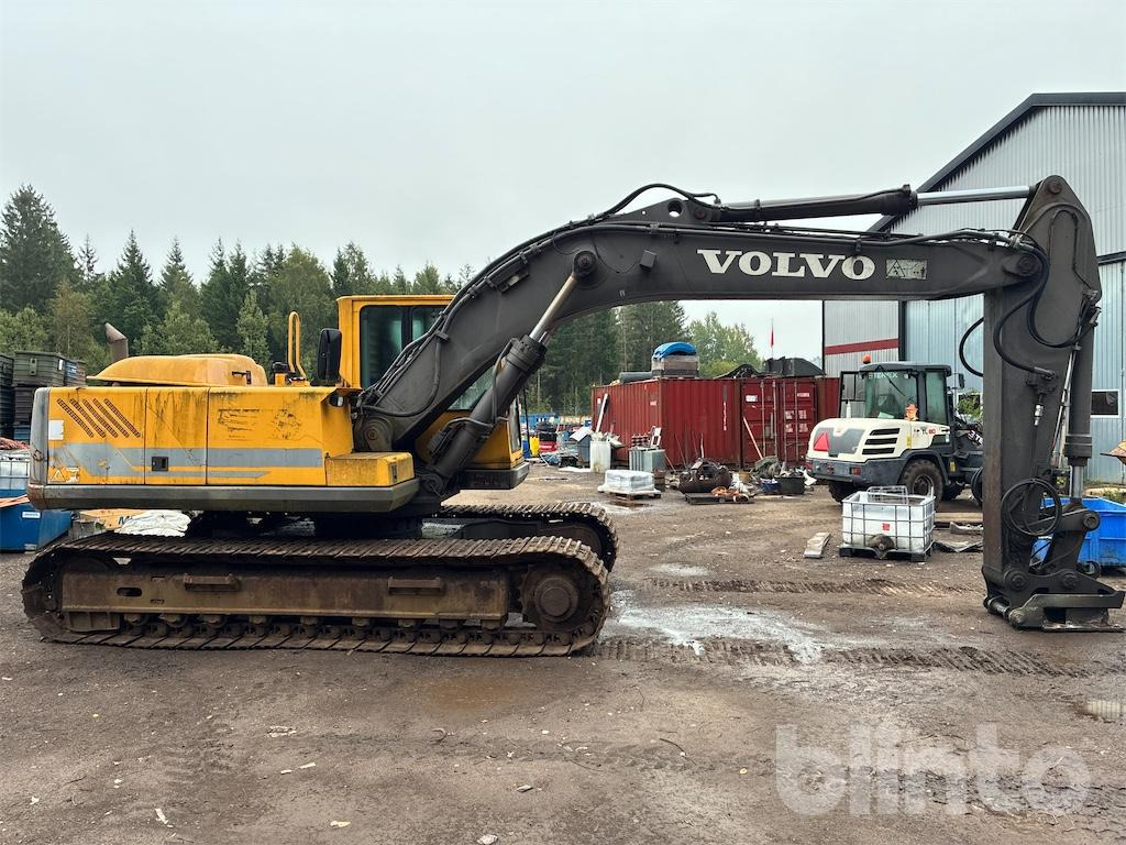 Volvo EC280 - Lánctalpas kotró: 4 kép. Volvo EC280 - Lánctalpas kotró: 4 kép.