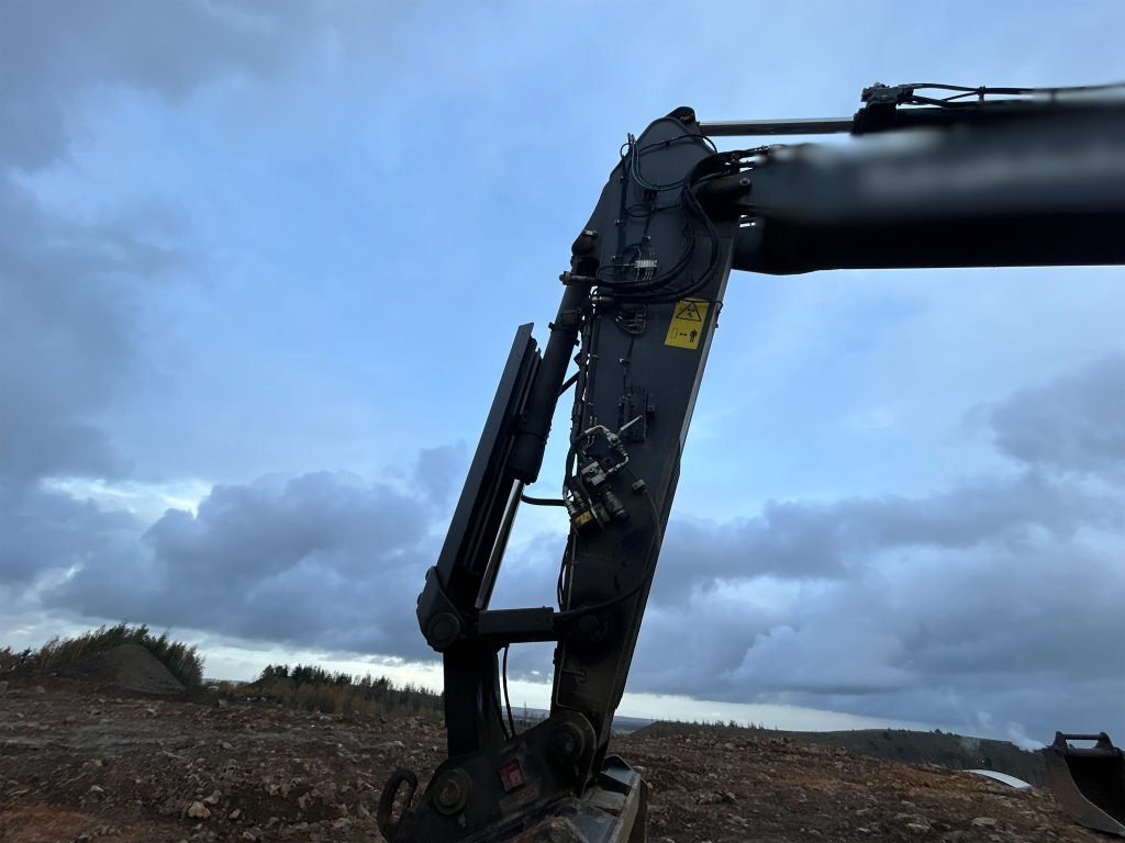 Lánctalpas kotró Volvo EC300EL: 20 kép. Lánctalpas kotró Volvo EC300EL: 20 kép.