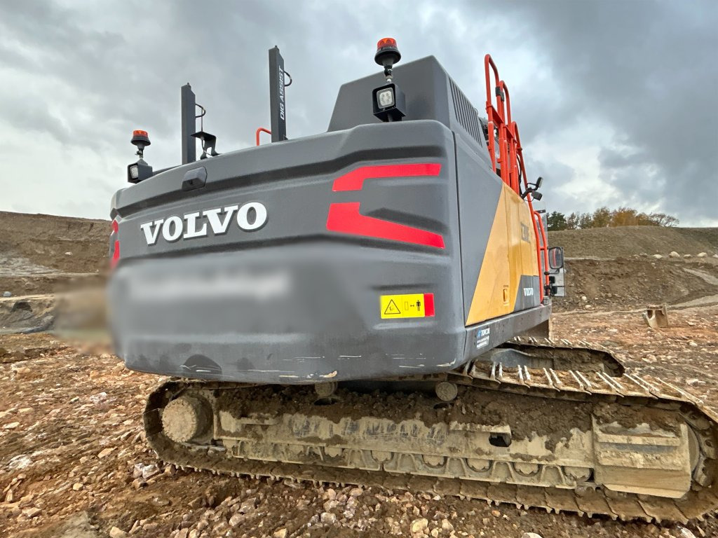 Lánctalpas kotró Volvo EC300EL: 14 kép. Lánctalpas kotró Volvo EC300EL: 14 kép.