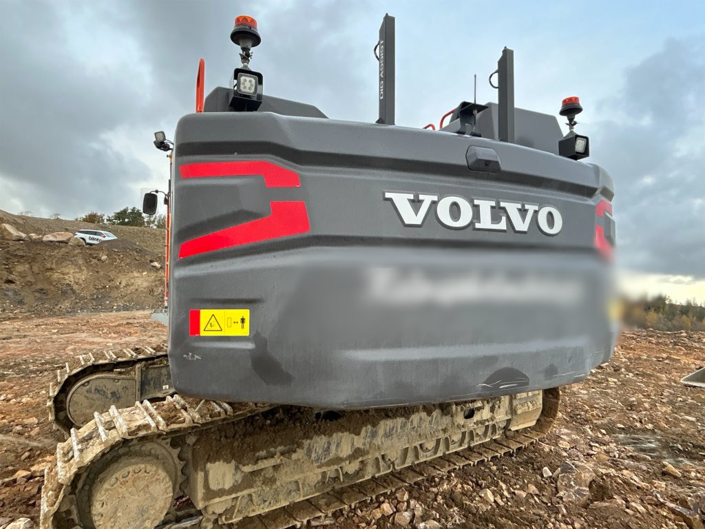 Lánctalpas kotró Volvo EC300EL: 15 kép. Lánctalpas kotró Volvo EC300EL: 15 kép.