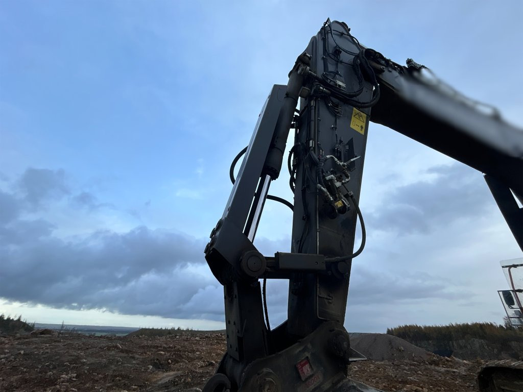 Lánctalpas kotró Volvo EC300EL: 21 kép. Lánctalpas kotró Volvo EC300EL: 21 kép.