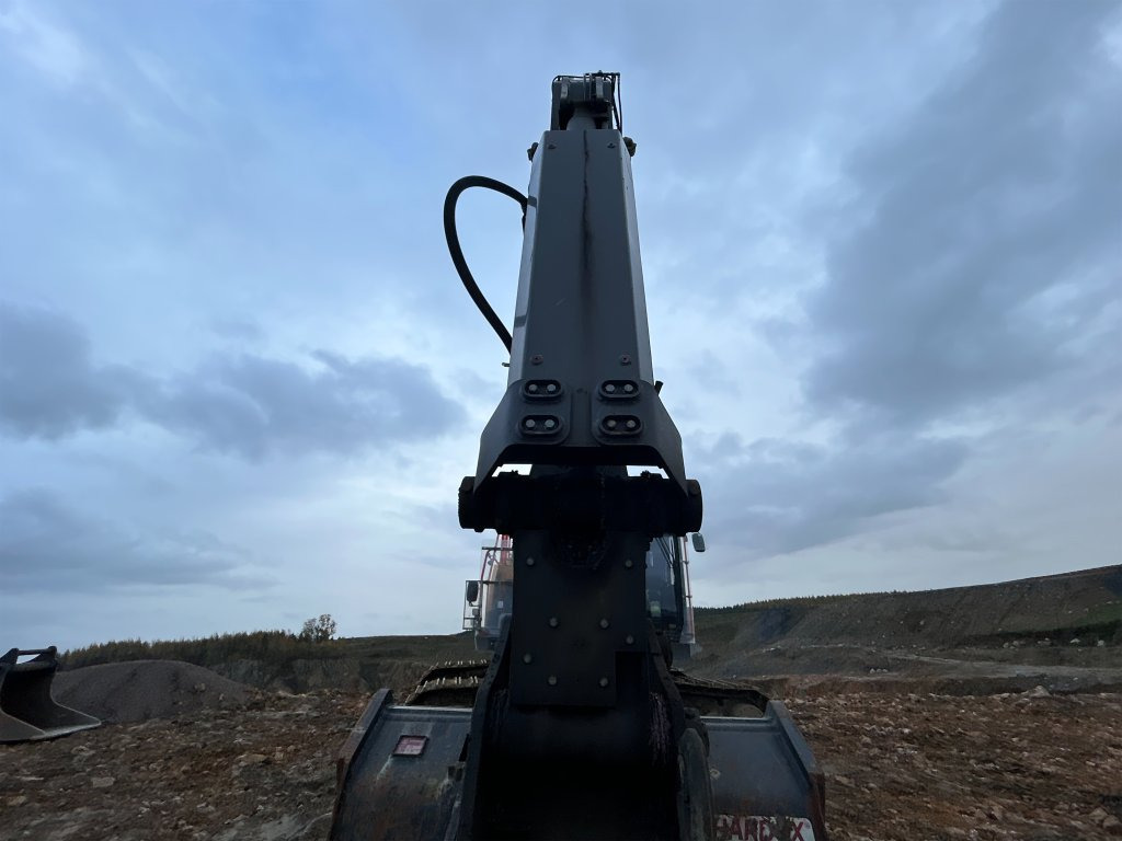 Lánctalpas kotró Volvo EC300EL: 22 kép. Lánctalpas kotró Volvo EC300EL: 22 kép.