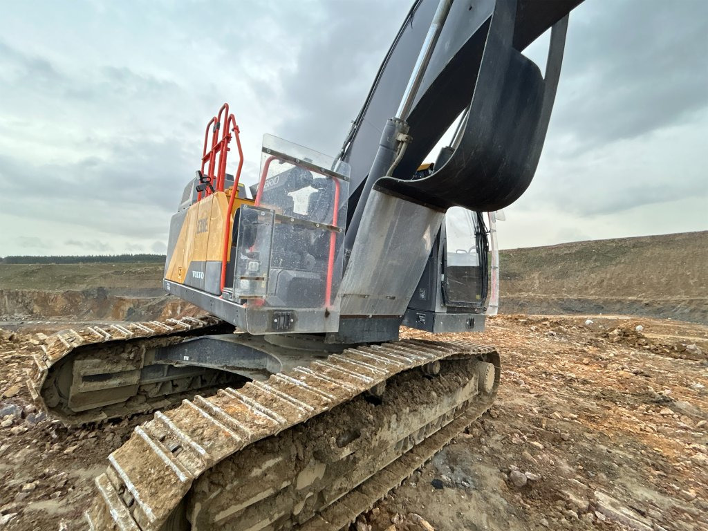 Lánctalpas kotró Volvo EC300EL: 26 kép. Lánctalpas kotró Volvo EC300EL: 26 kép.