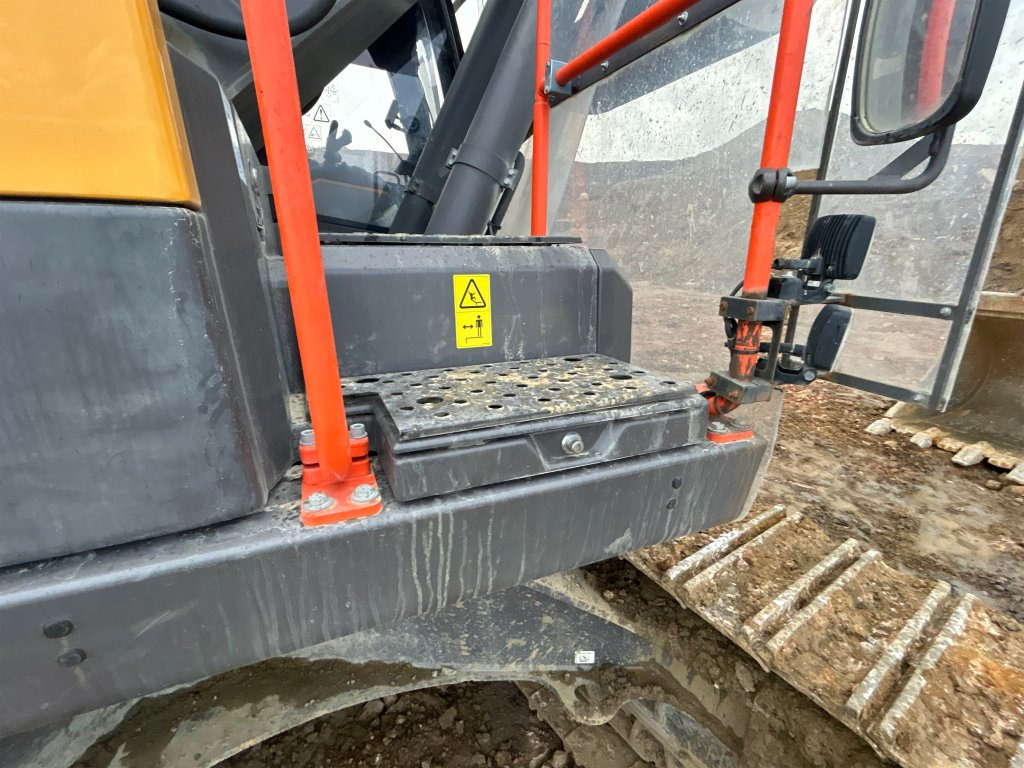 Lánctalpas kotró Volvo EC300EL: 49 kép. Lánctalpas kotró Volvo EC300EL: 49 kép.