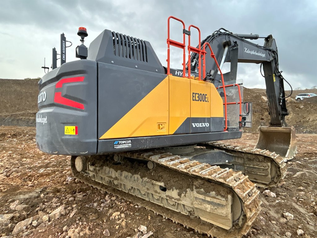 Lánctalpas kotró Volvo EC300EL: 13 kép. Lánctalpas kotró Volvo EC300EL: 13 kép.