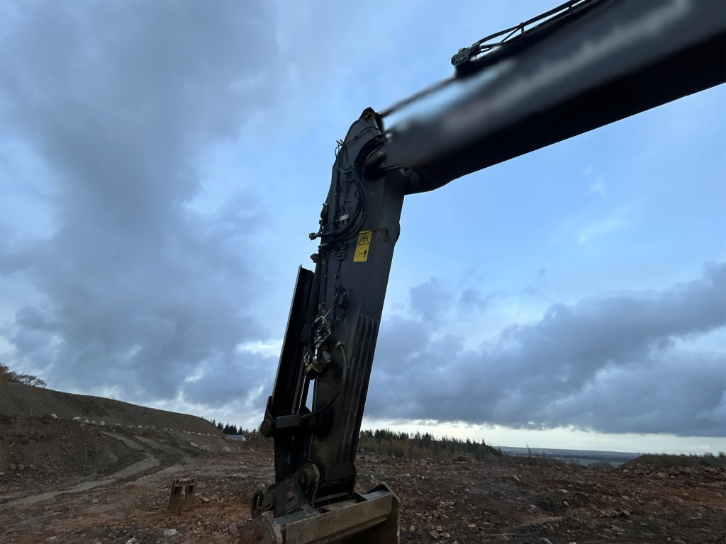 Lánctalpas kotró Volvo EC300EL: 19 kép. Lánctalpas kotró Volvo EC300EL: 19 kép.