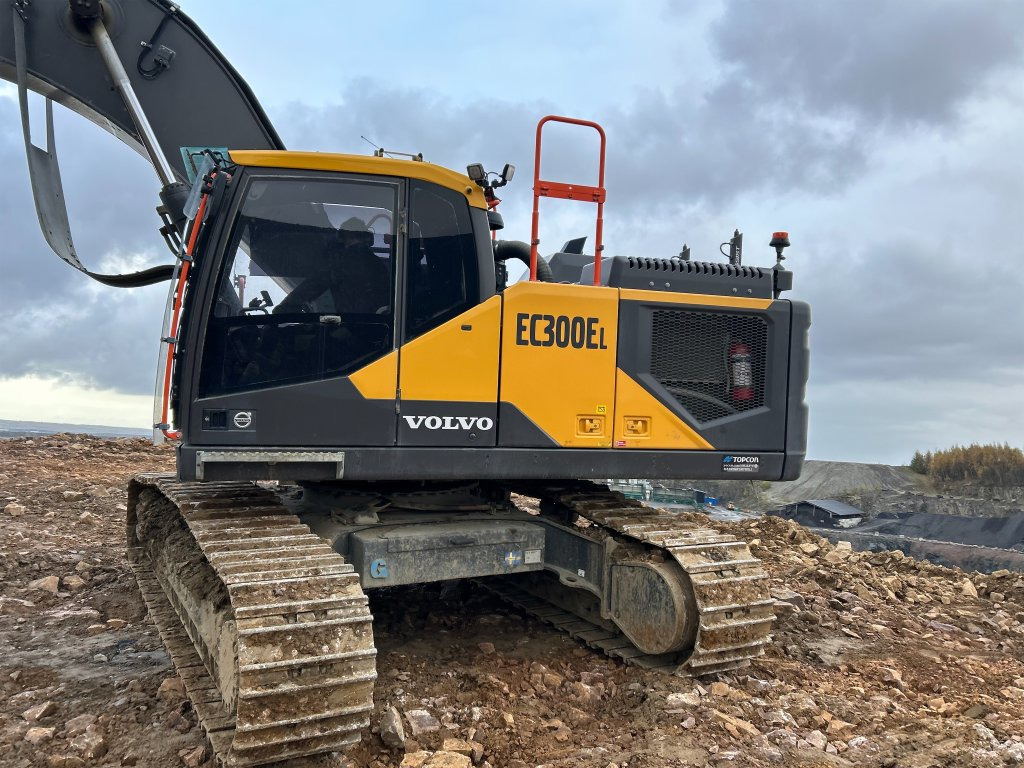 Lánctalpas kotró Volvo EC300EL: 8 kép. Lánctalpas kotró Volvo EC300EL: 8 kép.