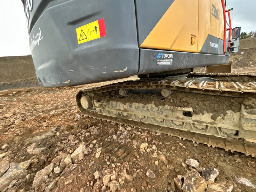 Lánctalpas kotró Volvo EC300EL: 42 kép. Lánctalpas kotró Volvo EC300EL: 42 kép.