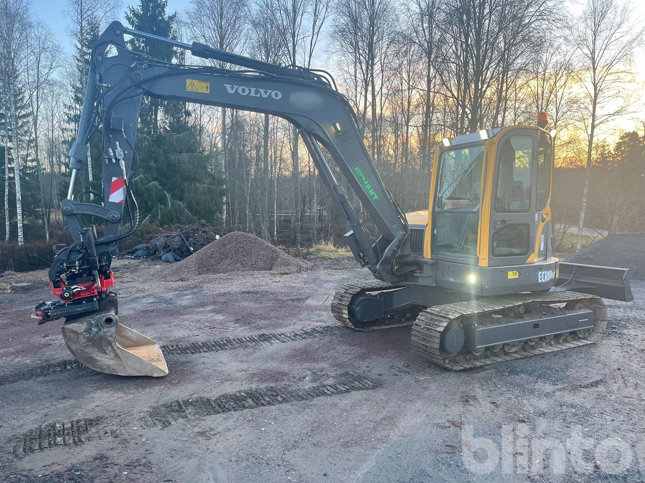 Volvo ECR88PLUS - Lánctalpas kotró: 1 kép. Volvo ECR88PLUS - Lánctalpas kotró: 1 kép.