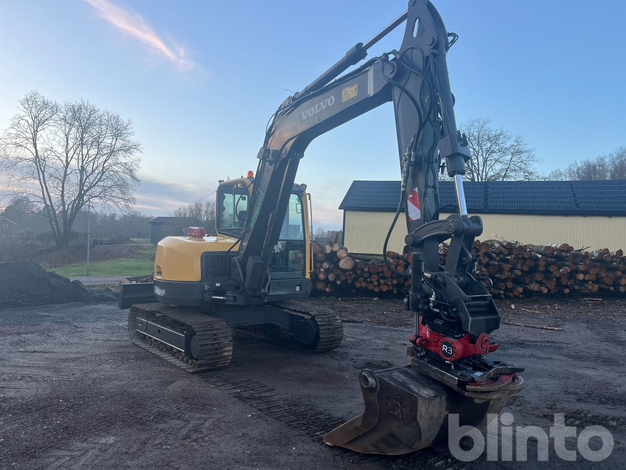 Volvo ECR88PLUS - Lánctalpas kotró: 3 kép. Volvo ECR88PLUS - Lánctalpas kotró: 3 kép.