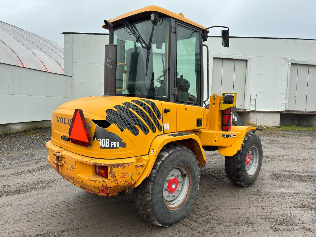 Volvo L-30B-ZX - Gumikerekes homlokrakodó: 5 kép. Volvo L-30B-ZX - Gumikerekes homlokrakodó: 5 kép.