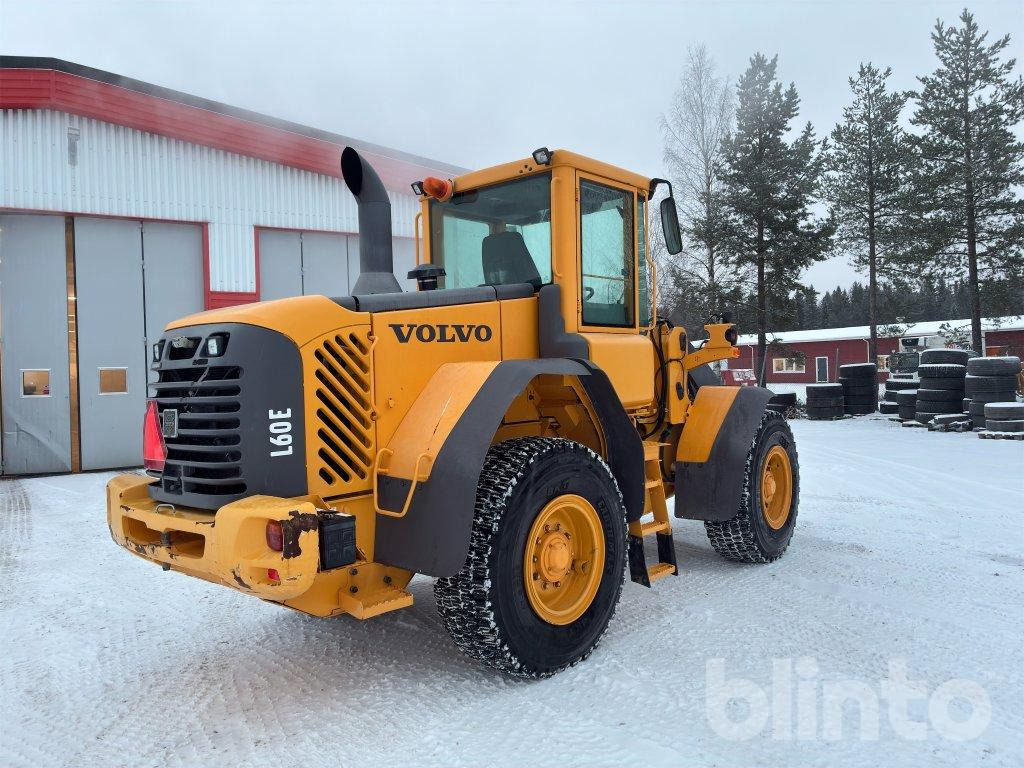 Volvo L60E - Gumikerekes homlokrakodó: 5 kép. Volvo L60E - Gumikerekes homlokrakodó: 5 kép.