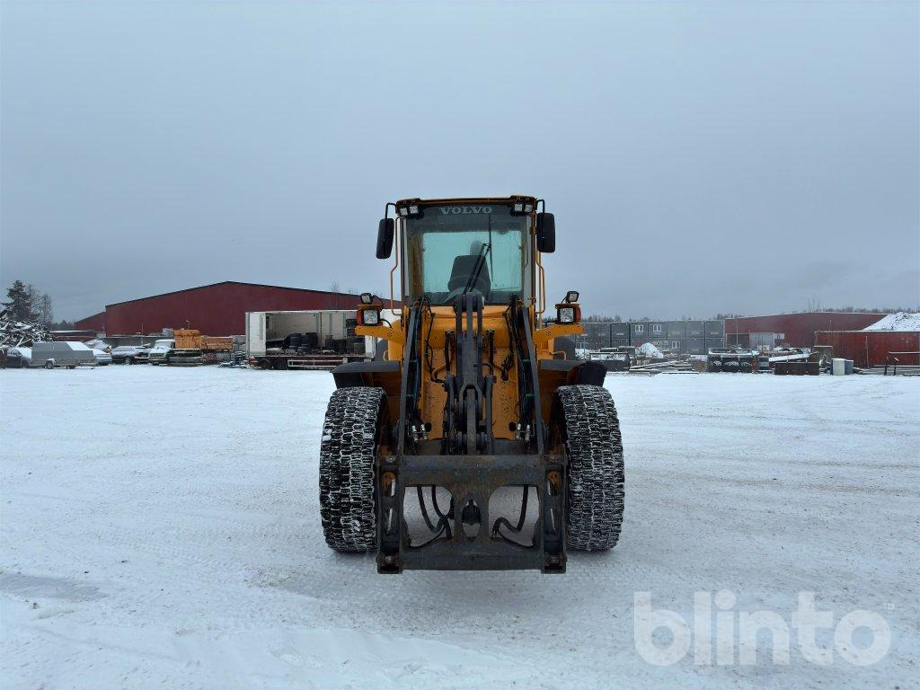 Volvo L60E - Gumikerekes homlokrakodó: 2 kép. Volvo L60E - Gumikerekes homlokrakodó: 2 kép.