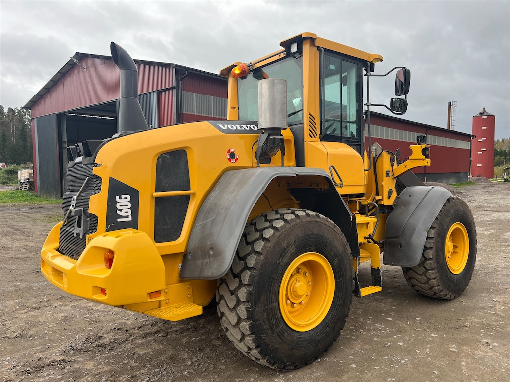 Volvo L60G - Gumikerekes homlokrakodó: 5 kép. Volvo L60G - Gumikerekes homlokrakodó: 5 kép.