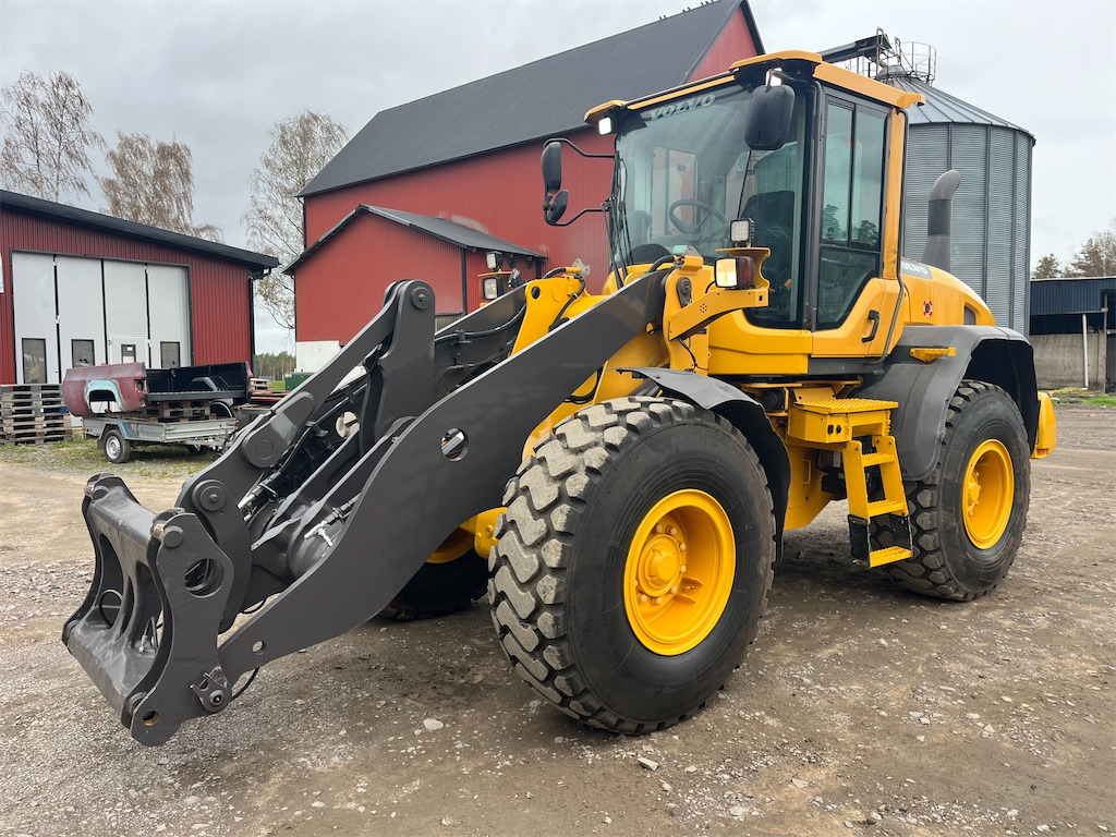 Volvo L60G - Gumikerekes homlokrakodó: 1 kép. Volvo L60G - Gumikerekes homlokrakodó: 1 kép.