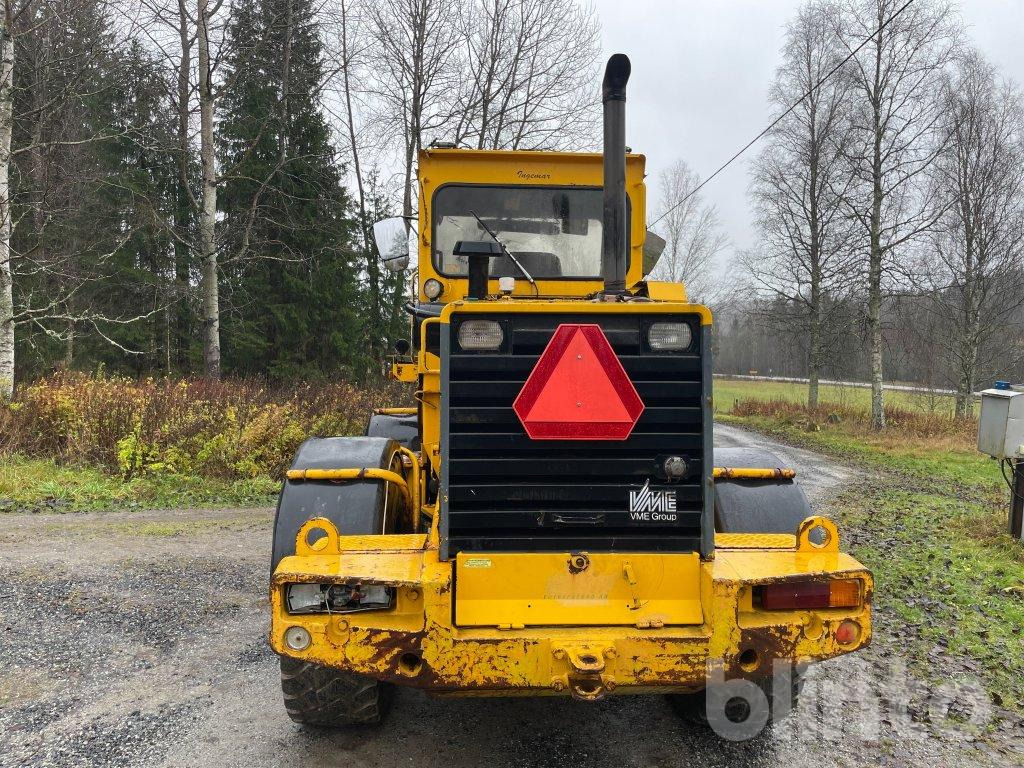 Volvo L70 - Gumikerekes homlokrakodó: 3 kép. Volvo L70 - Gumikerekes homlokrakodó: 3 kép.