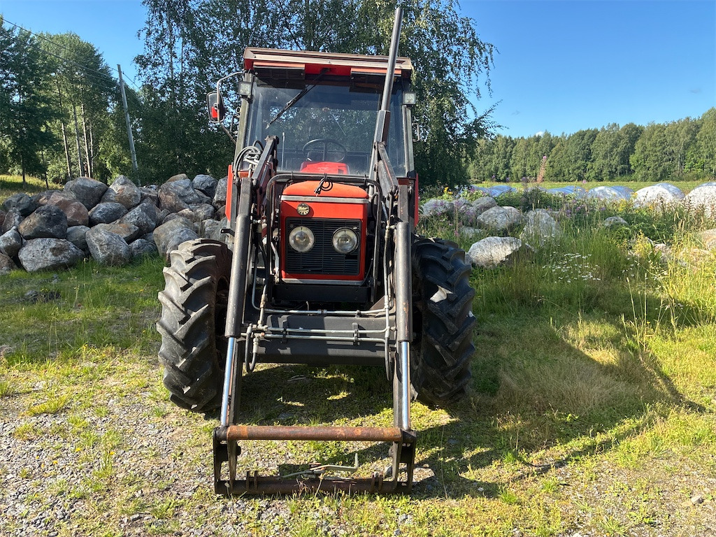 ZETOR 7045 - Traktor: 2 kép. ZETOR 7045 - Traktor: 2 kép.