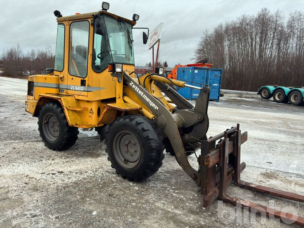 Zettelmeyer ZL602B - Gumikerekes homlokrakodó: 3 kép. Zettelmeyer ZL602B - Gumikerekes homlokrakodó: 3 kép.