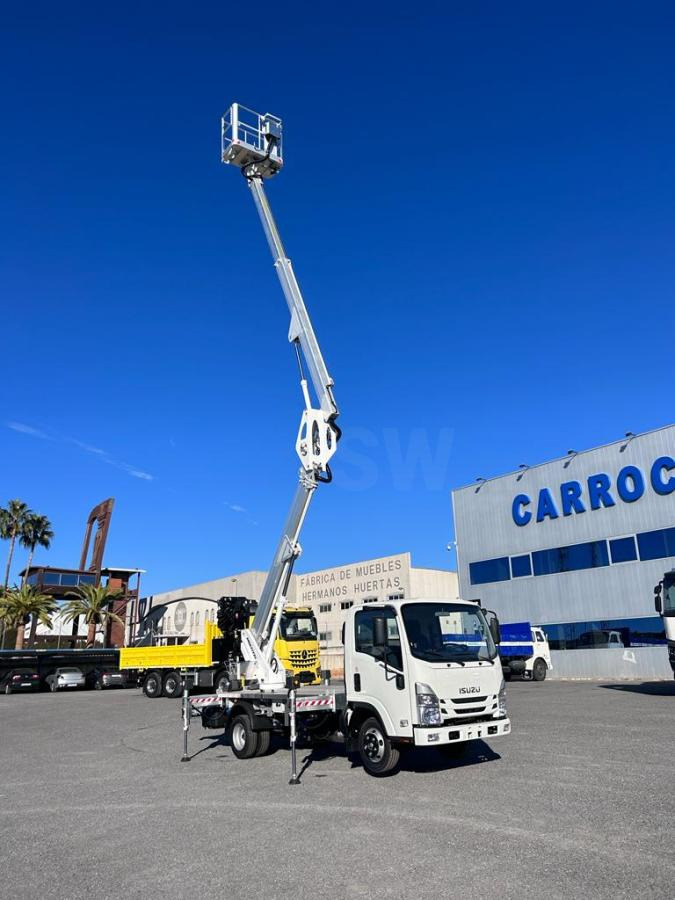 Isuzu HX200 - Emelőkosaras teherautó: 4 kép. Isuzu HX200 - Emelőkosaras teherautó: 4 kép.