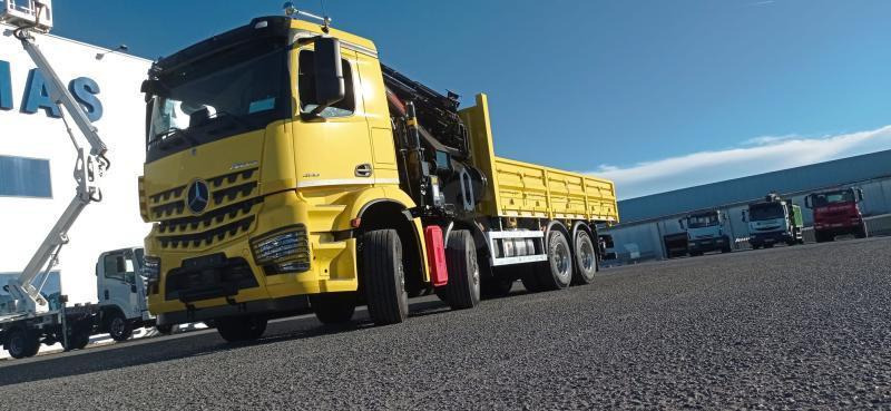Mercedes Arocs 4140 - Platós teherautó: 3 kép. Mercedes Arocs 4140 - Platós teherautó: 3 kép.