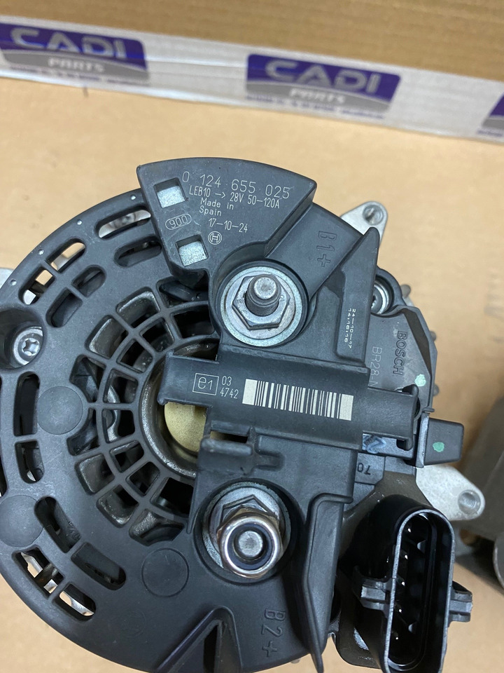 ALTERNATORE - RIF BOSCH 0124655025 - RIF. MAN 51261017283 28V, 120A - Generátor - Teherautó: 3 kép. ALTERNATORE - RIF BOSCH 0124655025 - RIF. MAN 51261017283 28V, 120A - Generátor - Teherautó: 3 kép.