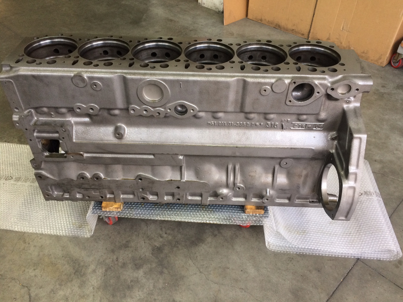 BASAMENTO MAN D2866 / D2876 / E2866 / E2876 - F2000 / BUS / INDUSTRIALI - Forgattyúsház - Busz: 2 kép. BASAMENTO MAN D2866 / D2876 / E2866 / E2876 - F2000 / BUS / INDUSTRIALI - Forgattyúsház - Busz: 2 kép.