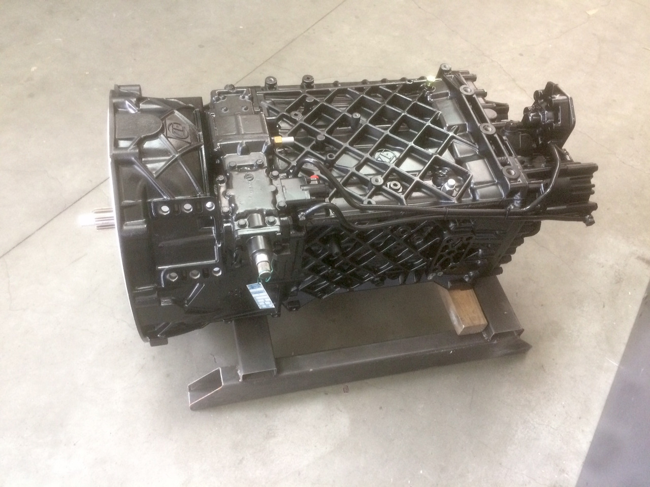 CAMBIO ZF 16S221 - Rif. ZF 1316051508 - Rif. MAN 81320036199 / 81320039199 - Rapporto 13,74 - 0,84 - Sebességváltó: 5 kép. CAMBIO ZF 16S221 - Rif. ZF 1316051508 - Rif. MAN 81320036199 / 81320039199 - Rapporto 13,74 - 0,84 - Sebességváltó: 5 kép.