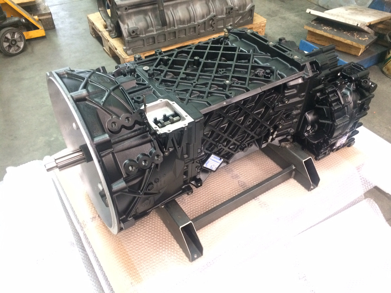 CAMBIO ZF 16S2321TD + IT - NEW ECOSPLIT - Sebességváltó: 2 kép. CAMBIO ZF 16S2321TD + IT - NEW ECOSPLIT - Sebességváltó: 2 kép.