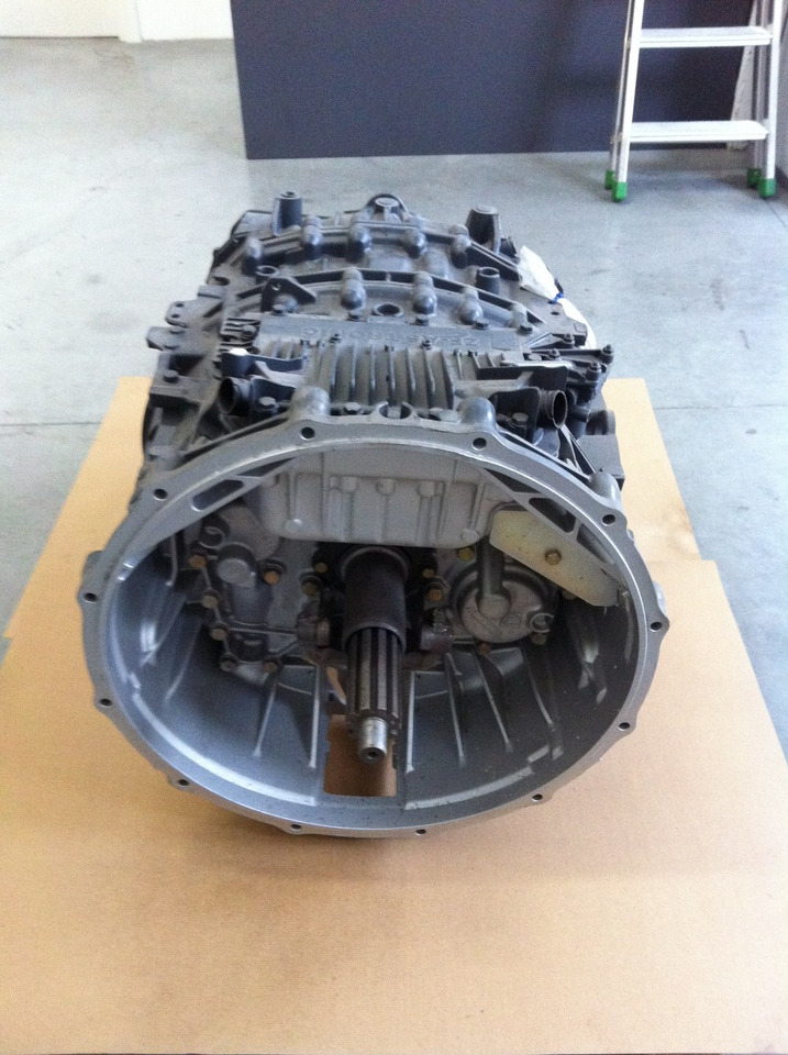 CAMBIO ZF ASTRONIC 12AS2330TD - Sebességváltó: 4 kép. CAMBIO ZF ASTRONIC 12AS2330TD - Sebességváltó: 4 kép.