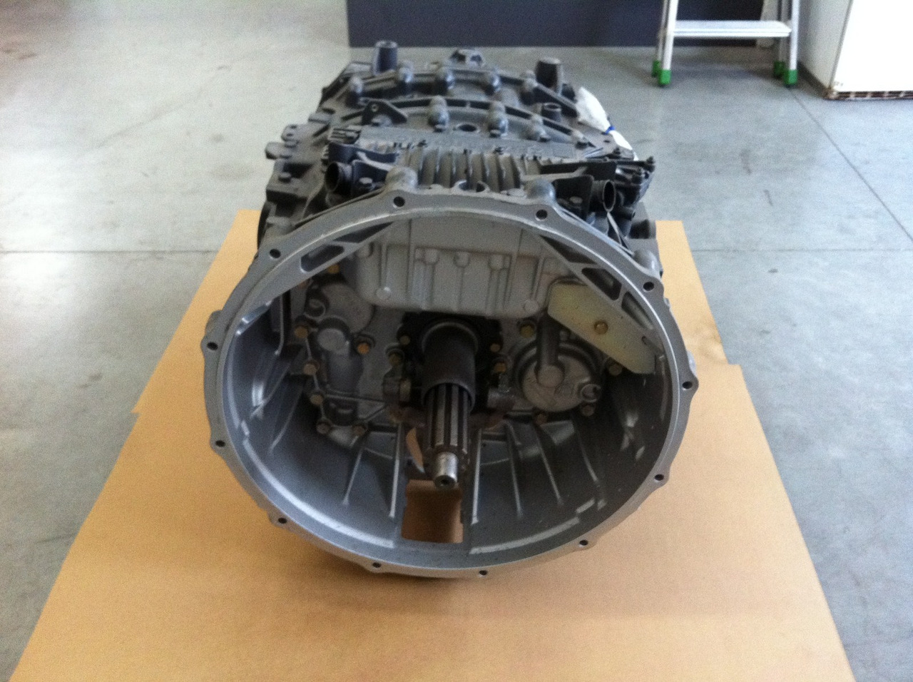 CAMBIO ZF ASTRONIC 12AS2330TD - Sebességváltó: 3 kép. CAMBIO ZF ASTRONIC 12AS2330TD - Sebességváltó: 3 kép.